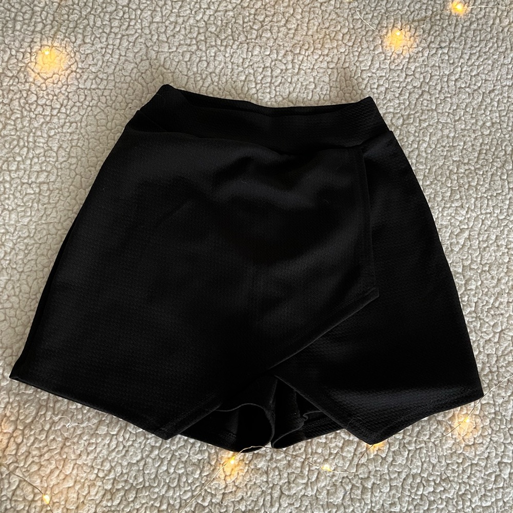 Black Short/Skirt